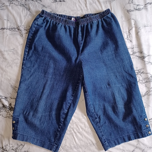 Capris - Picture 2 of 5